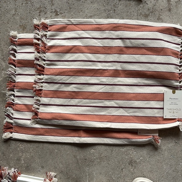 Threshold placemats set of 4 new 🆕 - Picture 2 of 3